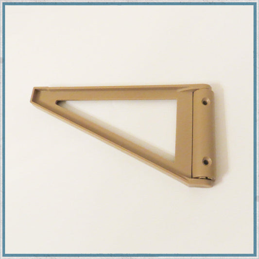 Triangular shelf bracket